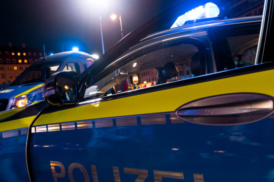 Der Täter ist noch flüchtig. Die Polizei sucht Zeugen. (Symbolbild)