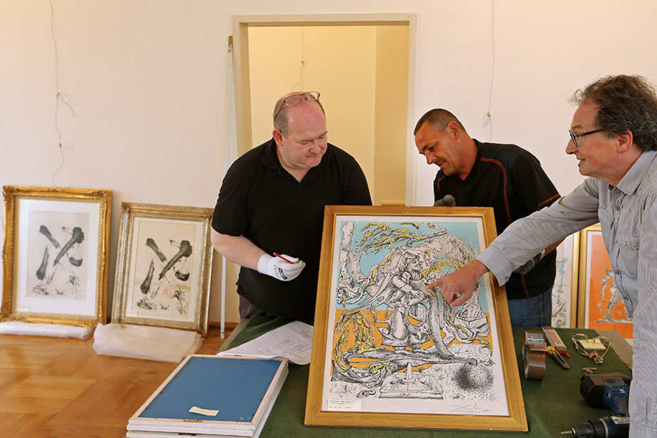 Insgesamt 109 Dali-Original müssen an die Wand gebracht werden.