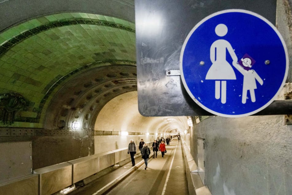 Grüne und SPD wollen den Alten Elbtunnel gänzlich autofrei machen.