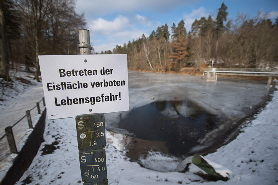 Zugefrorene Seen sehen einladend aus, sind aber lebensgefährlich! (Symbolbild)