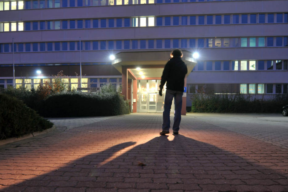 Nur wenige nutzen Jahr für Jahr das Beratungstelefon des Verfassungsschutzes für szenemüde Rechtsextreme.