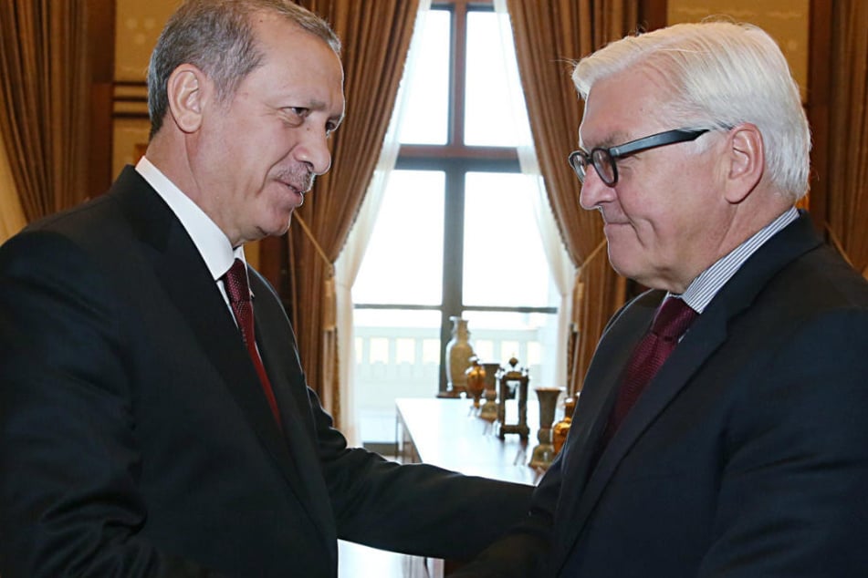 Der türkische Staatspräsident Recep Tayyip Erdogan (r) und der damalige Bundesaußenminister Frank-Walter Steinmeier bei einem Treffen in Ankara.