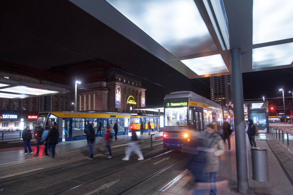 Der Vorfall ereignete sich an der Zentralhaltestelle vor dem Hauptbahnhof. (Symbolbild)