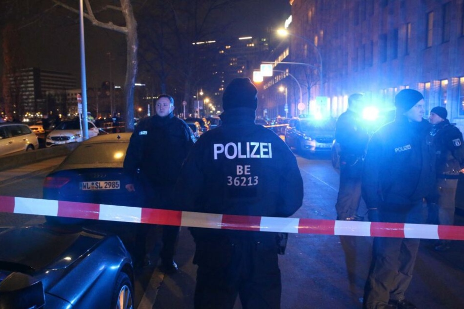 Vor dem Berliner Tempodrom sind am Freitagabend Schüsse gefallen.