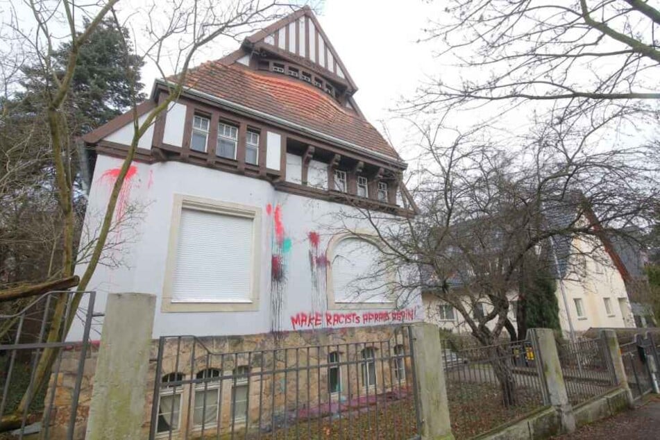 In der Nacht zum Donnerstag wurde ein Farbbomben-Anschlag auf die Villa der Burschenschaft Salamandria verübt.