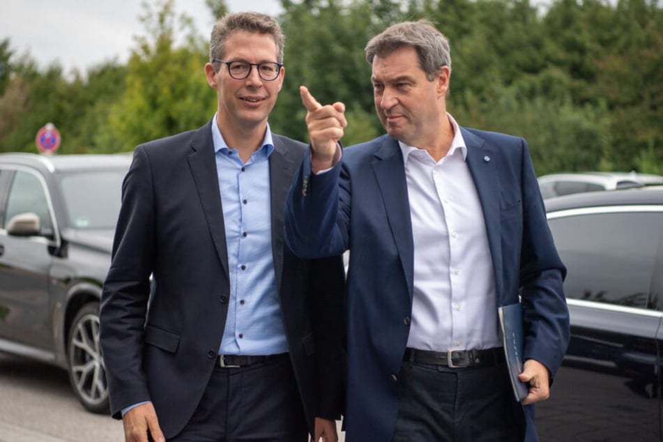 Markus Söder (r, CSU), Ministerpräsident von Bayern, und Markus Blume, Generalsekretär der CSU.