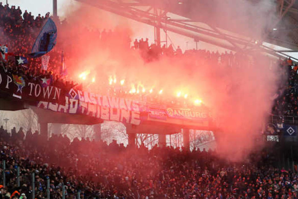 HSV-Fans hatten Pyrotechnik im Leipziger Stadion gezündet.