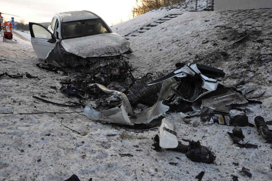 Der Mercedes-Fahrer musste mit schweren Verletzungen in ein Krankenhaus eingeliefert werden.