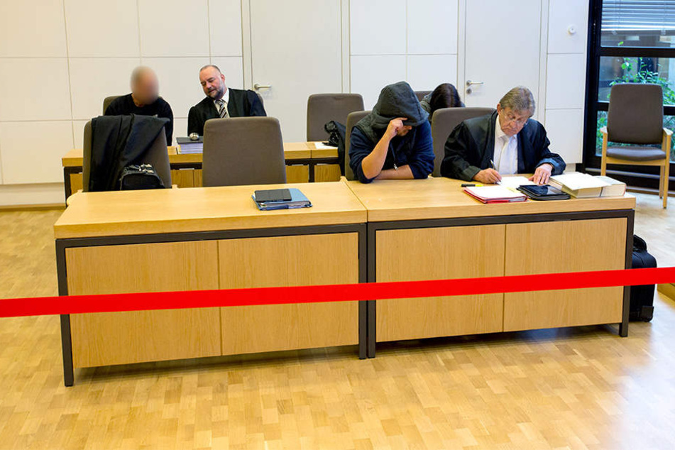 Einer der vier Angeklagten stammt aus Vlotho.