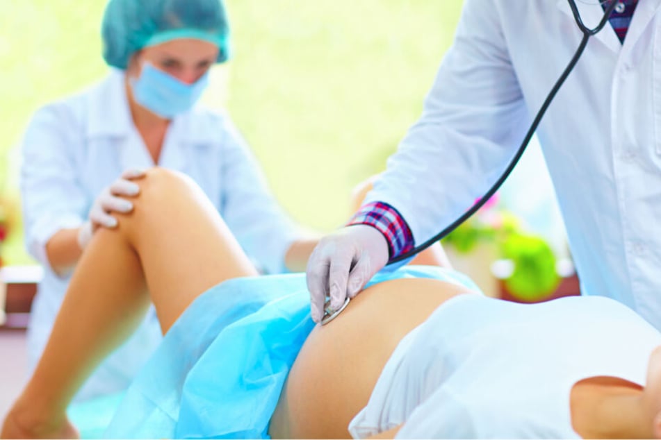 Cytotec ist zwar bei der Geburtseinleitung wirksam, das Medikament kann aber zu schlimmen Nebenwirkungen führen.