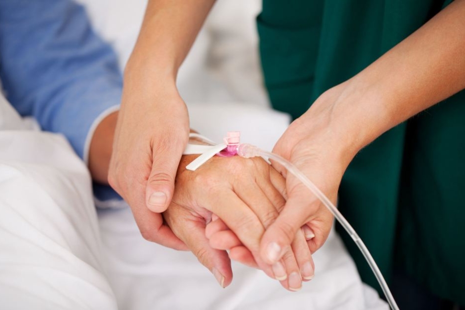 Dem Patient wurde die falsche Infusion gelegt. Wenige Stunden später war er tot. (Symbolbild).