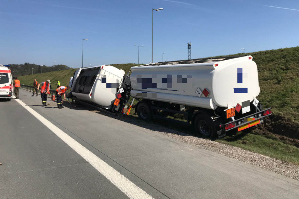 Der Transporter landete im Graben.