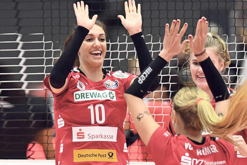 Neuzugang Lena Stigrot (l.) präsentiert sich bislang in einer starken Verfassung. Kann die DSC-Topscorerin heute auch nach dem Gipfeltreffen gegen den Schweriner SC mit ihren Teamkolleginnen jubeln?