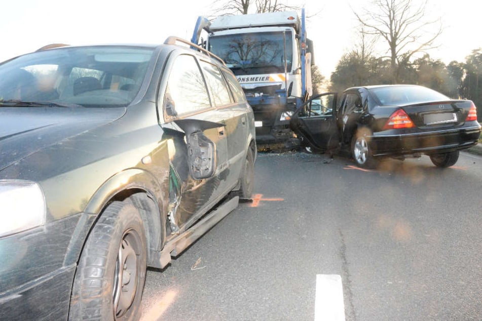 Auch der Opel wurde durch den Unfall beschädigt.