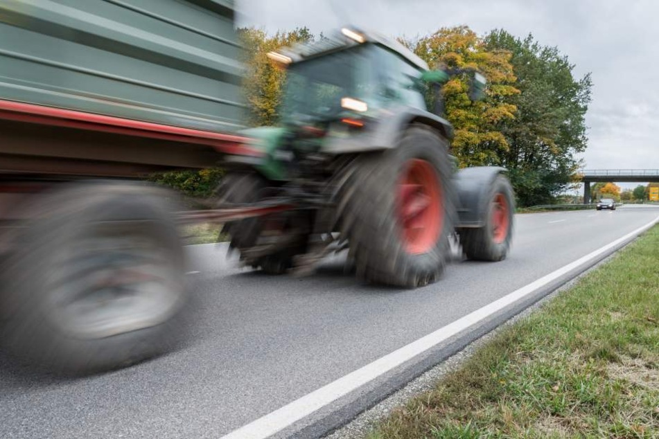 Der Traktor verunfallte auf der L12 bei Bastorf. (Symbolfoto)