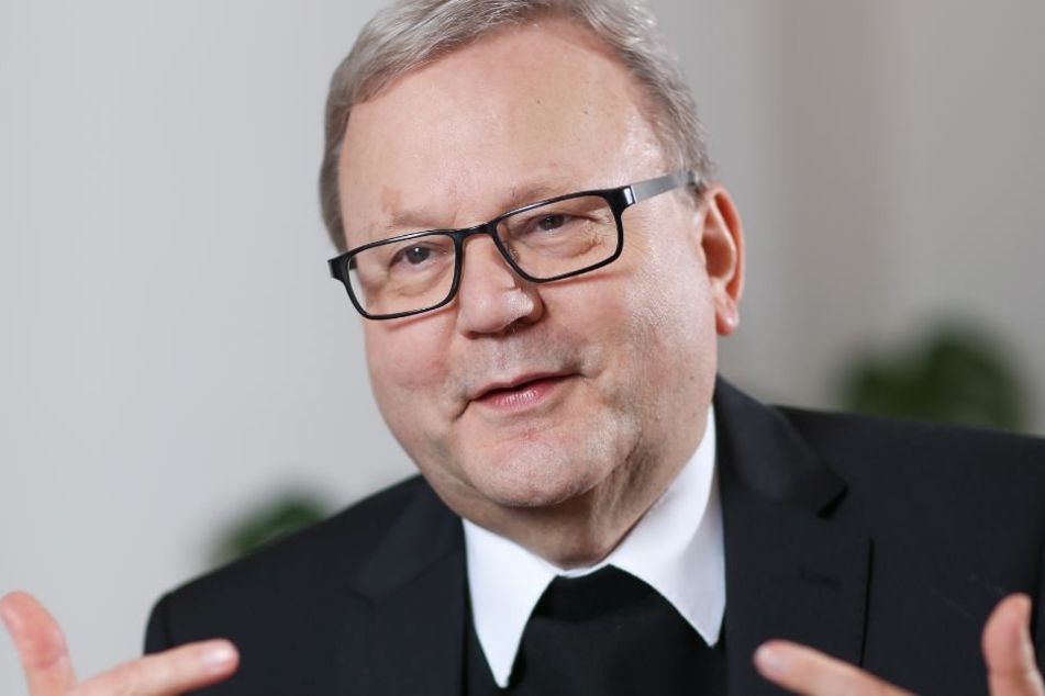 Der 67-jährige Bischof Franz Josef Bode nimmt nach langer Krankheit zu Weihnachten seine Amtsgeschäfte wieder auf.