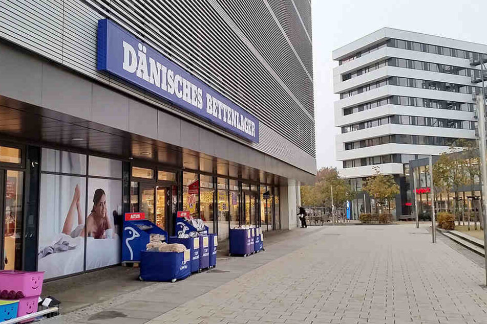 Die Diebin klaute Decken und Kissen im Wert von 50.000 Euro in Filialen des Dänischen Bettenlagers.