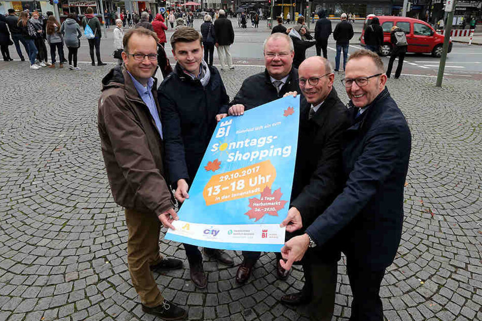 Loom-Manager Michael Latz (2. v. l.) gehört ab diesem Wochenende fest zur Bielefelder Innenstadt.