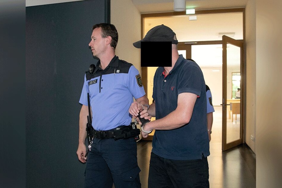 Steffen R. (33) gab sich als Oberstaatsanwalt aus. Nun muss er wegen Betrugs hinter Gitter.