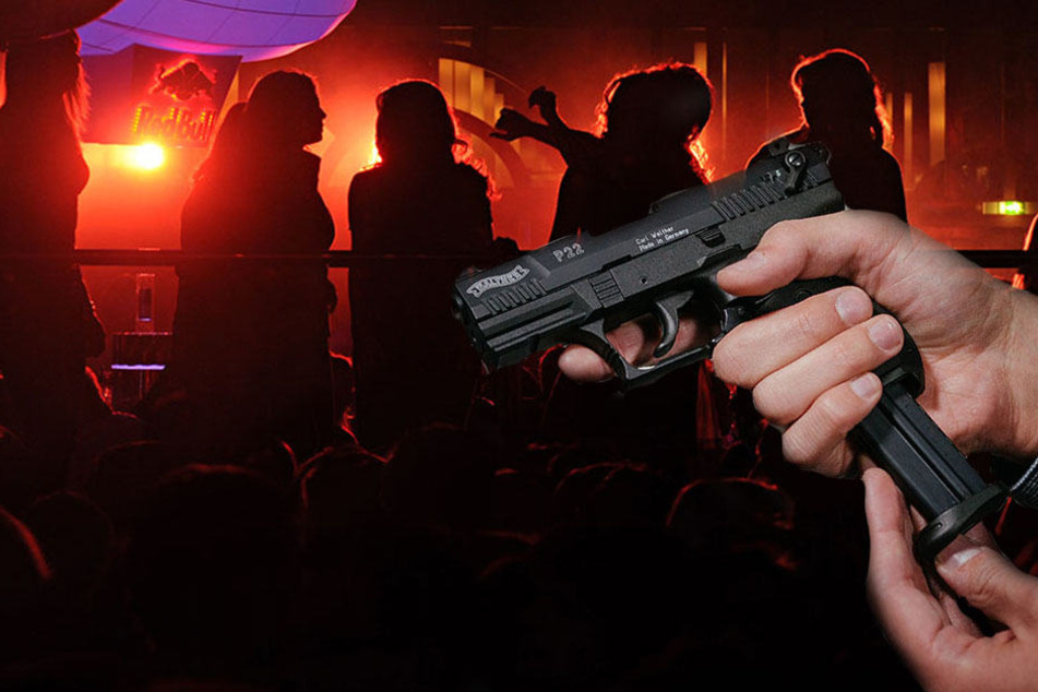 Mit der Schreckschusspistole sichtbar am Hosenbund betrag der 24-Jährige den Club. (Symbolbild)