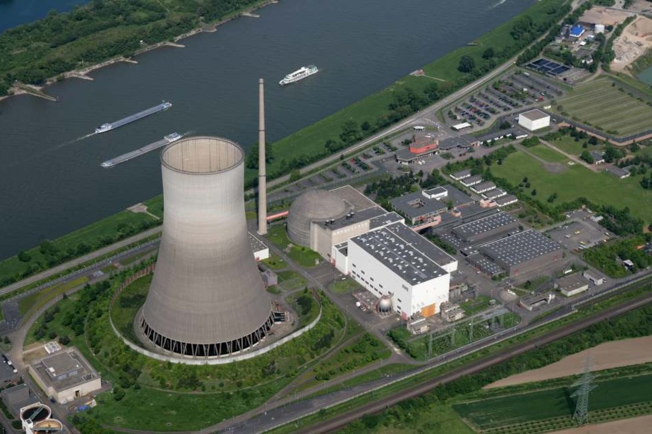 Das Kernkraftwerk in Mülheim-Kärlich. Nur 500 Meter entfernt, explodierten jetzt zwei Schiffsbatterien.