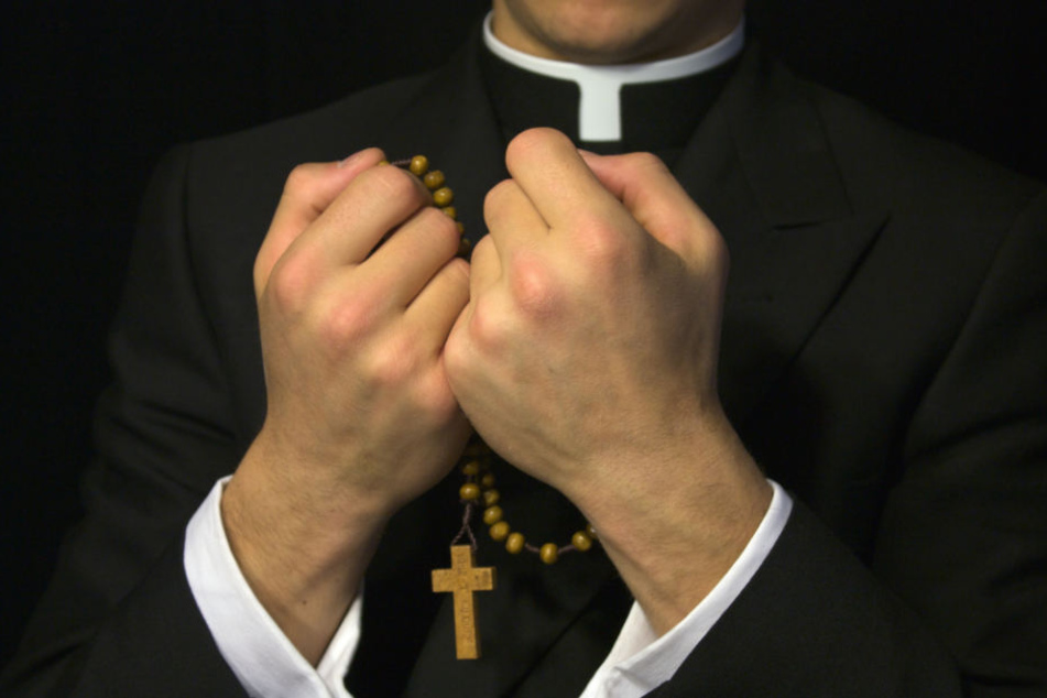 In der Nähe des Priesters waren Kinder nicht sicher. (Symbolbild)