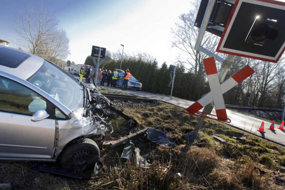 Vor zwei Jahren kollidierte ein Auto mit einer Regionalbahn am Bahnübergang Schnellweg.