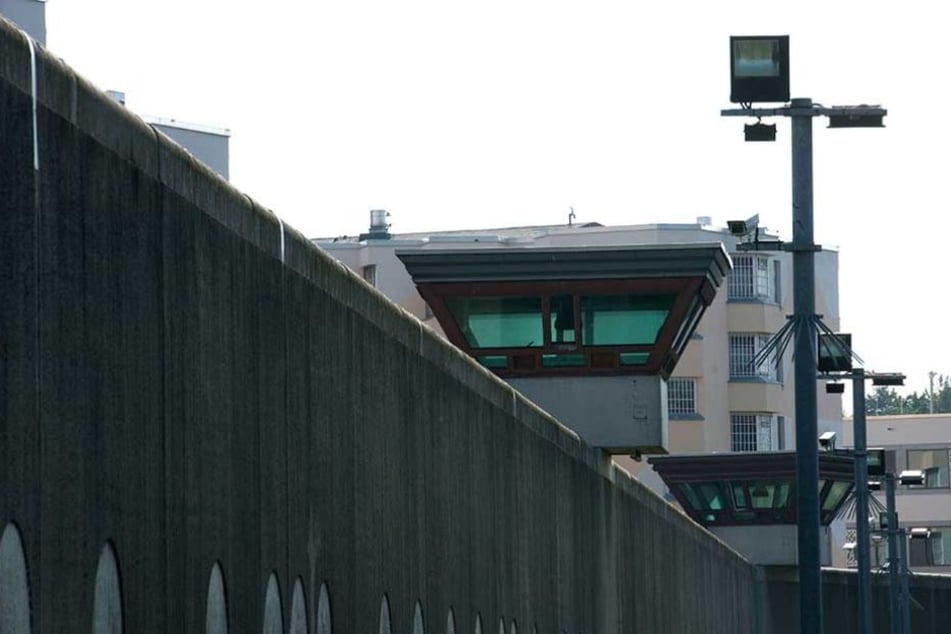 In der JVA Tegel sollen die Bettwäsche und die Handtücher von Gefangenen der Abteilung fünf schmuddelig sein.