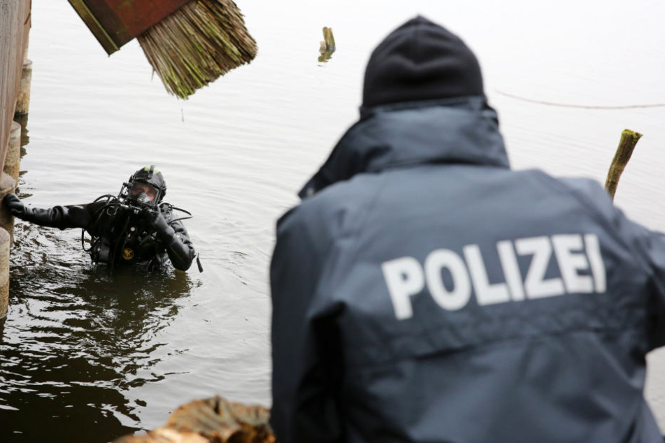 Die Polizei suchte mit Tauchern nach der vermissten Frau. (Symbolbild)