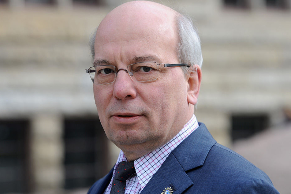 Rainer Wendt soll jahrelang ein Teilzeitgehalt als Polizist bekommen haben.