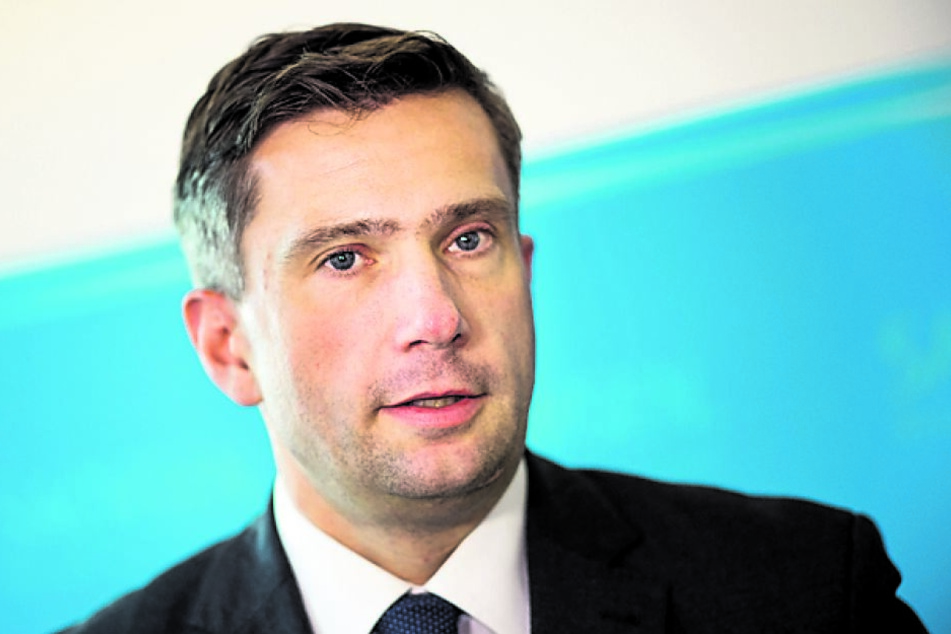 Sachsens Wirtschaftsminister Martin Dulig (45, SPD) findet die Trasse zwischen Annaberg-Buchholz und Schwarzenberg als Teststrecke für modernes Bahnfahren ideal.