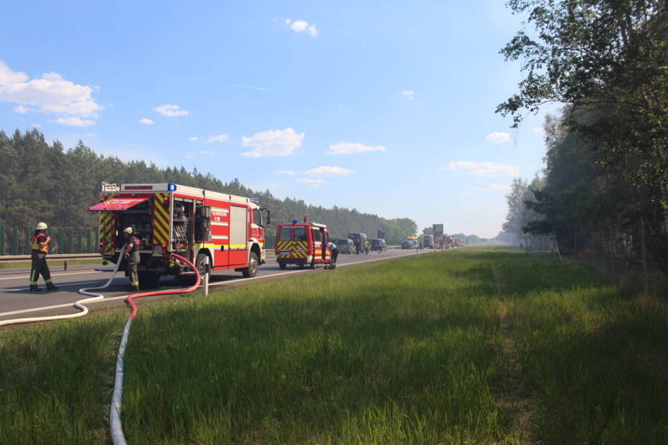 Bei Falkensee brennen derzeit etwa 50 Hektar Wald.
