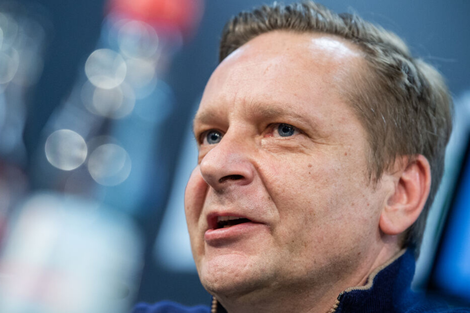Horst Heldt (49) steht noch bis 2021 beim aktuellen Zweitligisten Hannover 96 unter Vertrag.