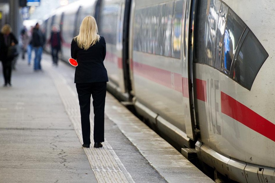 30.000 Euro fand eine Zugbegleiterin in einem Zug am Münchner Hauptbahnhof. (Symbolbild)