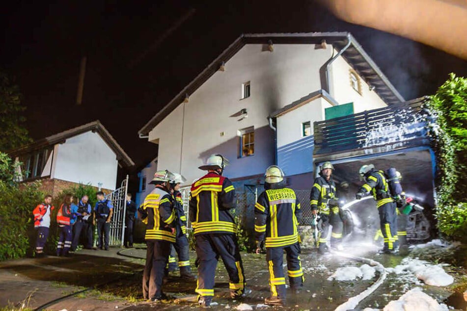 Das Feuer griff glücklicherweise nicht auf das Wohnhaus über.