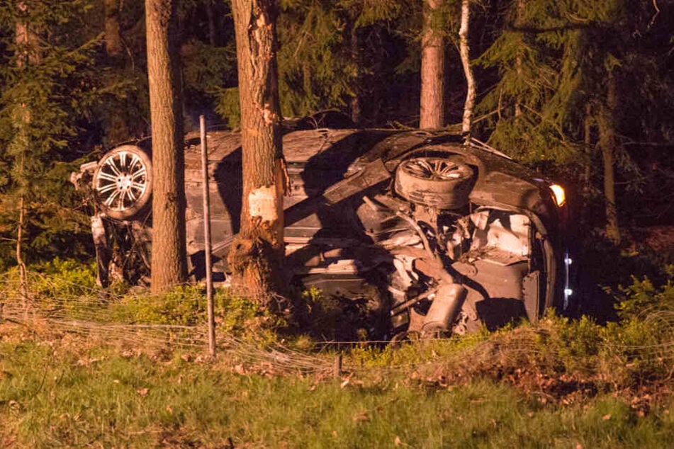 Ein 27-Jähriger war mit seinem BMW ungebremst auf einen Mercedes gefahren.