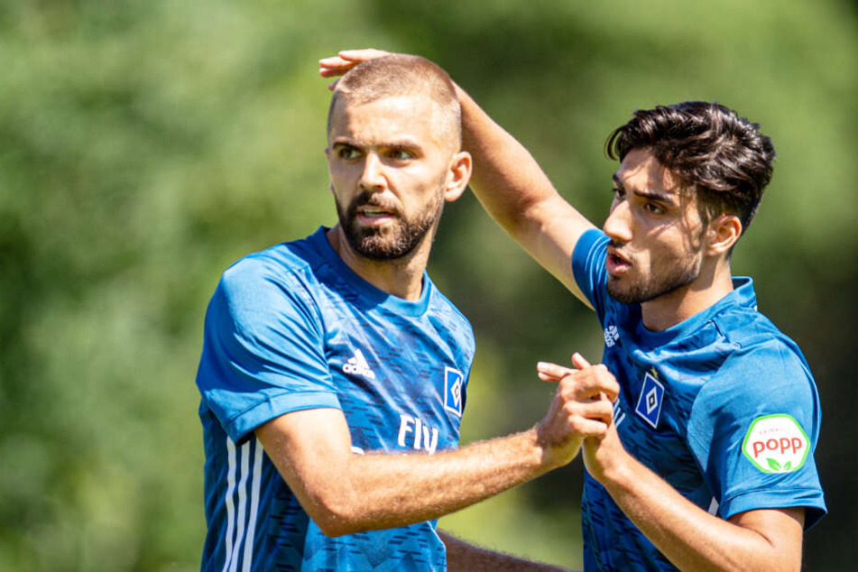 Lukas Hinterseer (links), hier mit Berkay Özcan, hat im Spiel ein Tor erzielt. (Archivbild)