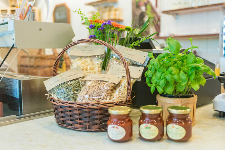 Zu den Nudeln aus Weinböhla bieten die Prohls Pesto von der Manufaktur "Holunder & Co" aus Hohenstein-Ernstthal an.