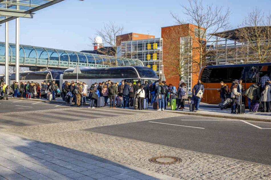 Am Dresdner Flughafen war am Donnerstag einiges los. Grund sind die Streiks in Berlin.