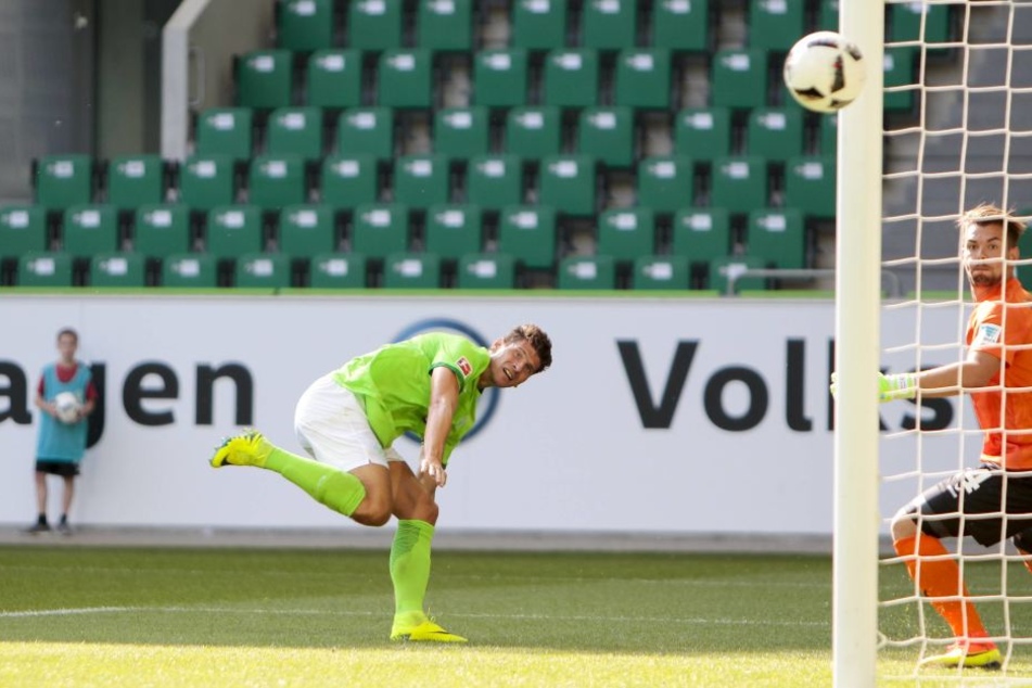 Hier traf Gomez noch den Pfosten.