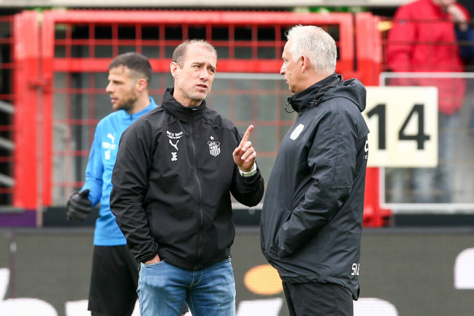 Joe Enochs hebt wegen der vielen Trainerwechsel mahnend den Zeigefinger. Er selbst stand auch in schwierigen Zeiten bislang nie zur Debatte.