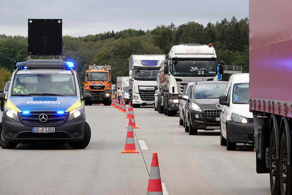 Die Richtungsfahrbahn war zeitweise voll gesperrt.