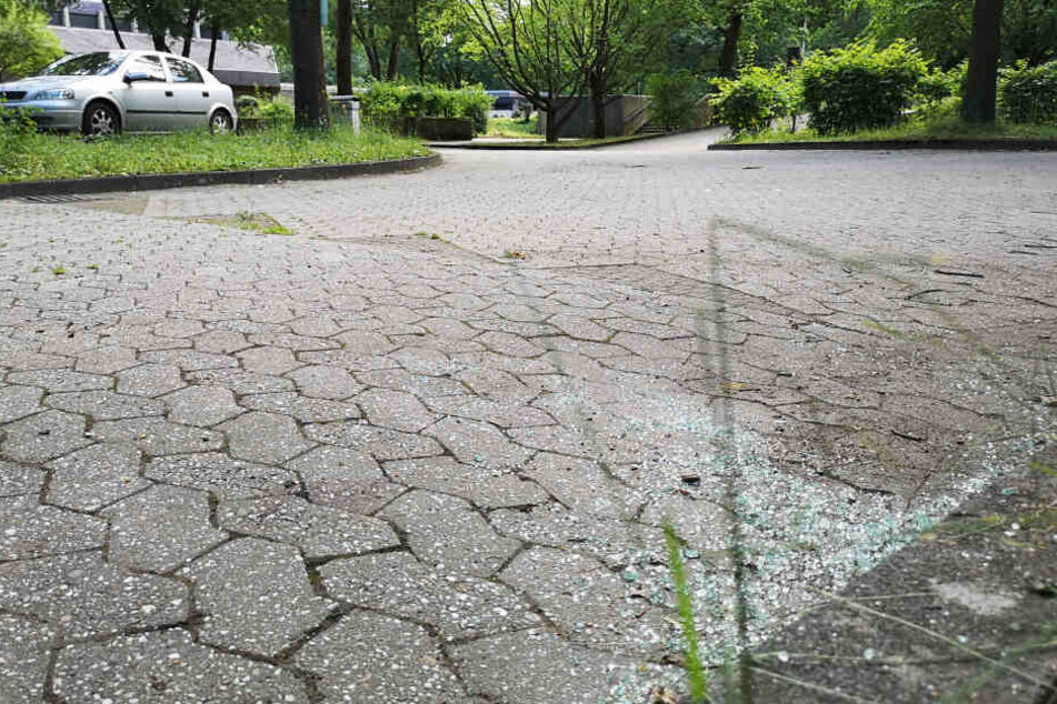 Der 19-Jährige von dem Vater seiner Freundin auf dem Parkplatz eines Friedhofs attackiert und schwer verletzt worden.