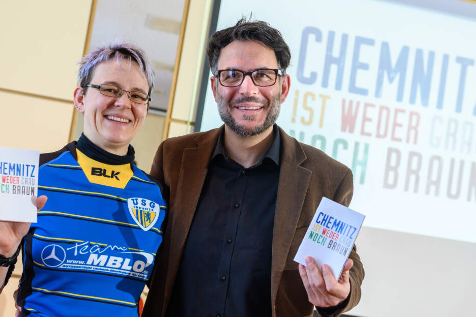 Max Schuler (44, r.) und Ines Eckardt (36) freuen sich über das Preisgeld für die USG Chemnitz.