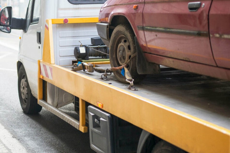 Beim Abschleppen eines Wagens kam es zu einer Beschädigung. (Symbolbild)