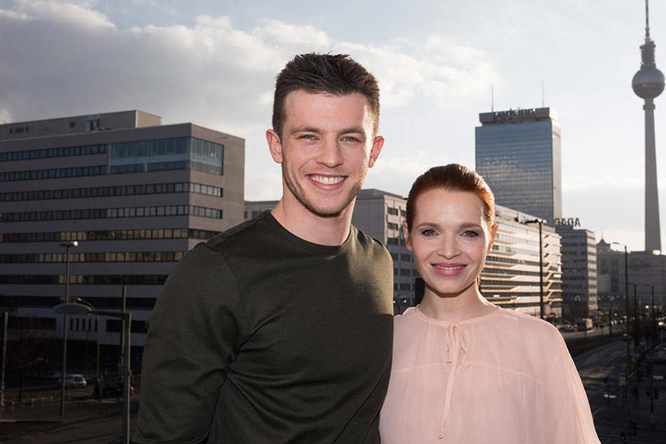 Die Schauspieler Jannis Niewöhner und Karoline Herfurth bei der Vorstellung der neuen Amazon Prime Serie "Beat" über die Berliner Clubszene.