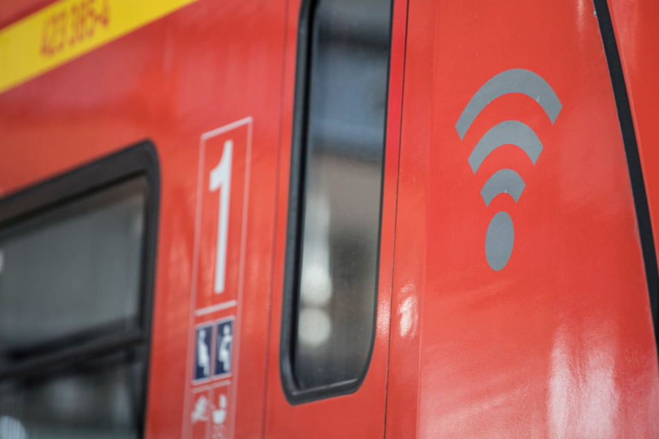 Rund 150 Arbeitsstunden pro Zug investiert der RMV für die Versorgung mit WLAN.