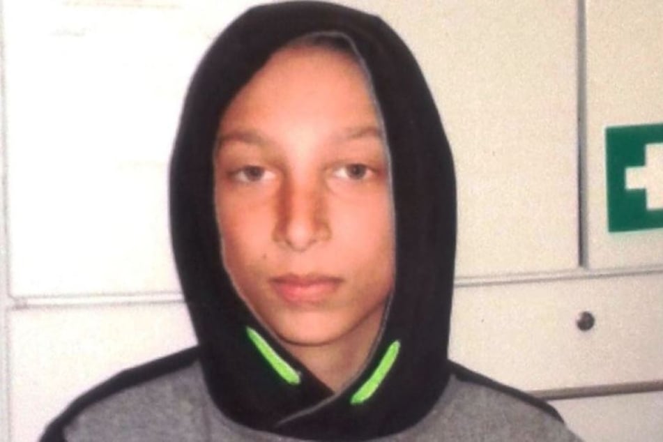 Vor seinem Verschwinden, ließ sich der 12-Jährige noch eine Glatze rasieren. Er gilt als gewalttätig.