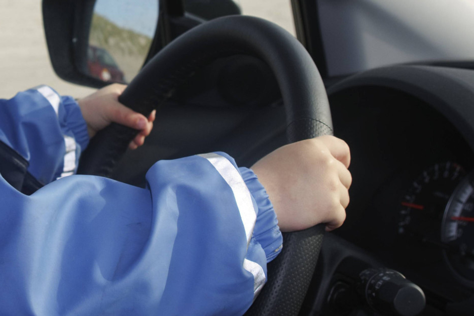 Ein 13-jähriger Junge fuhr seine Oma bei einem tragischen Unfall tot. Jetzt fordert sein Opa Schadensersatz (Symboldbild).