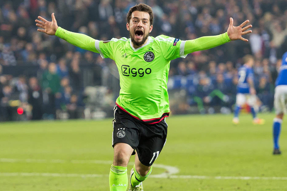Amin Younes hat sich zur Stammkraft bei Ajax Amsterdam entwickelt. Nach seinem Tor gegen Schalke 04 (Foto) und dem Ausschalten von Lyon trifft Younes nun im Euro-League-Finale auf Manchester United.